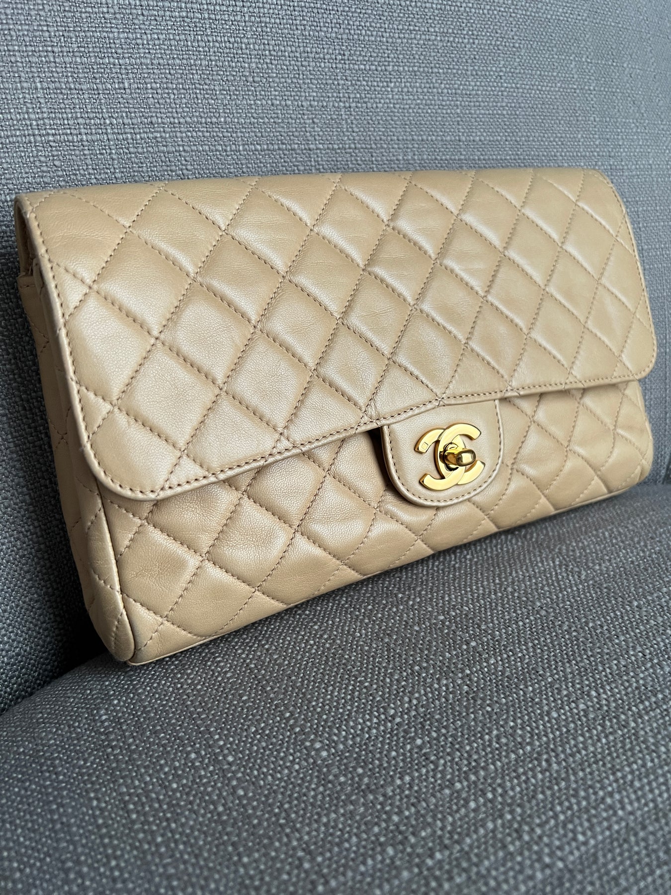 CHANEL Timeless Classic Vintage Clutch Bag – LUV Preloved
